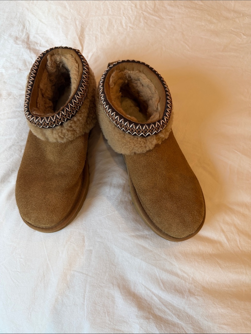 Shearling-Lined Suede Ankle Boots - Tan